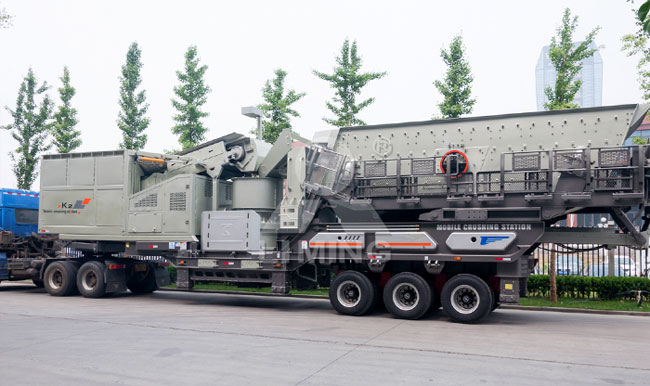 輪胎配置下的移動(dòng)破碎機(jī)，只需要車(chē)頭牽引，方便將設(shè)備拉到施工混凝土破碎現(xiàn)場(chǎng)