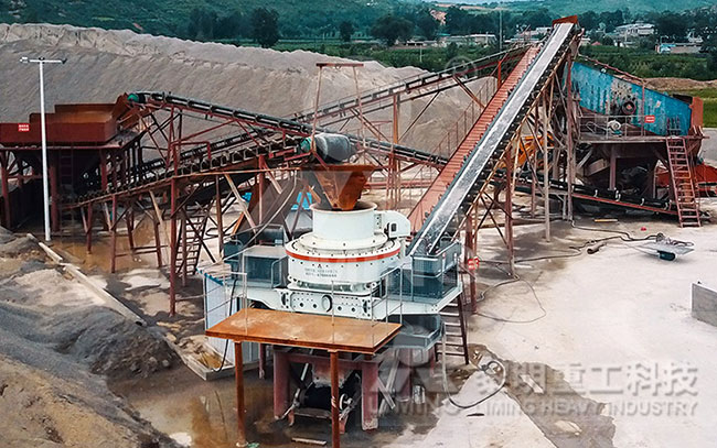 花崗巖加工機制砂現(xiàn)場