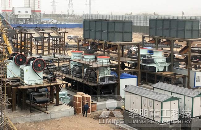 河卵石成套制砂機設備安裝現(xiàn)場 河卵石成套制砂機設備安裝現(xiàn)場