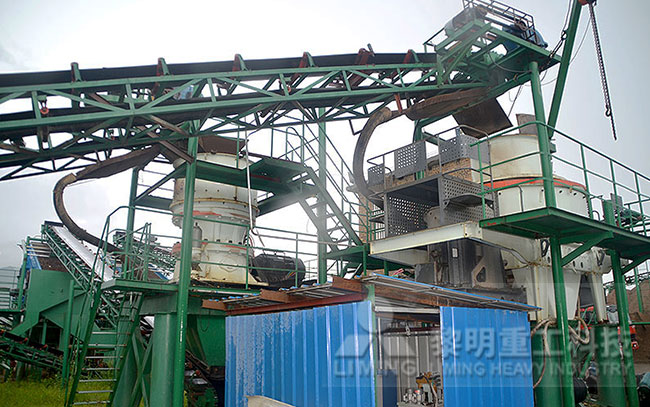 山東花崗巖制砂現(xiàn)場,圓錐破+制砂機