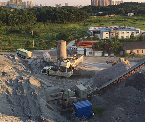 時產(chǎn)200噸建筑垃圾移動破碎站