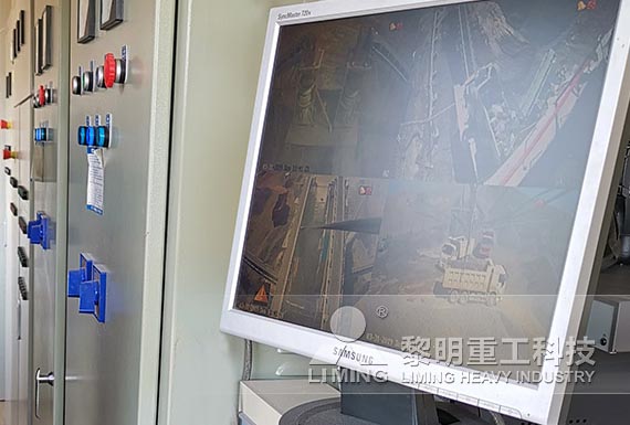 安徽客戶鵝卵石破碎生產(chǎn)線安裝中 時(shí)產(chǎn)500噸花崗巖破碎生產(chǎn)線